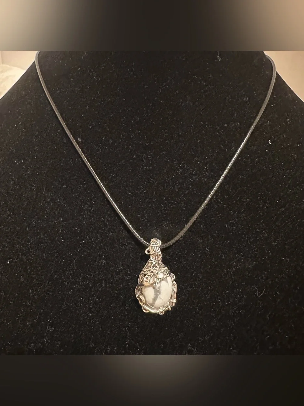 Vintage silver leafy wire wrap necklace with real crystal white howlite